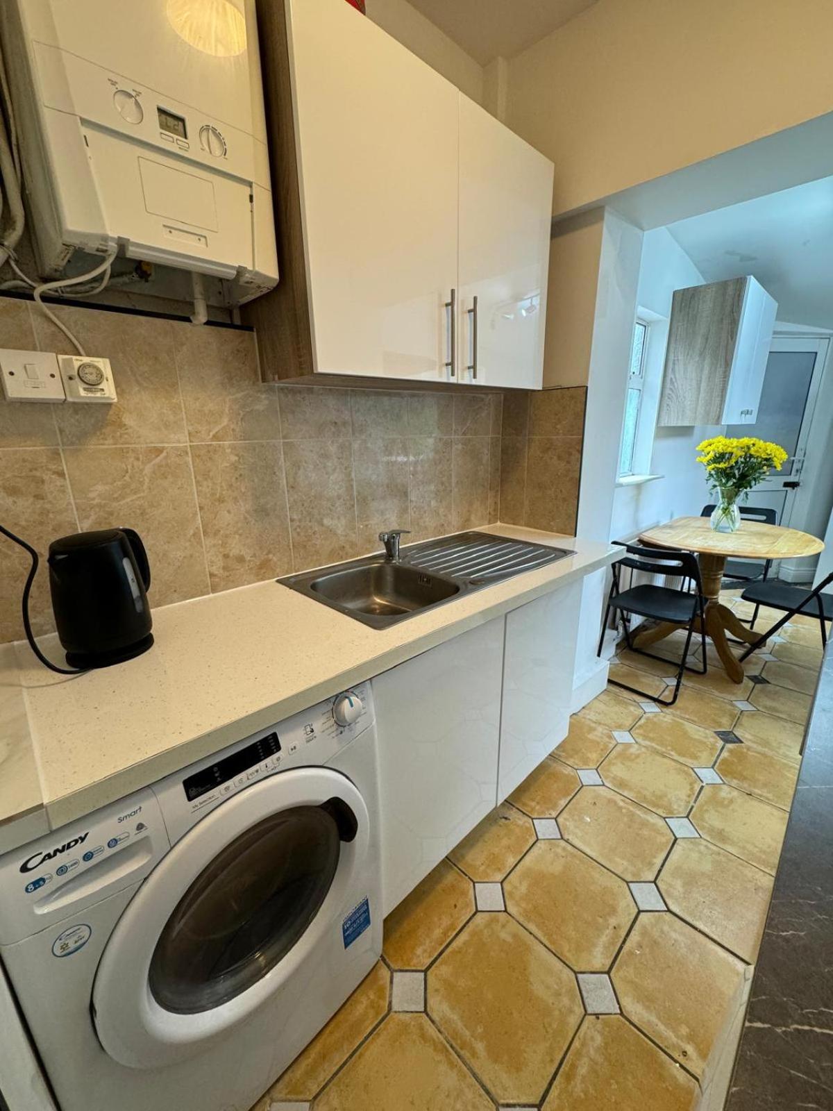 Nice Triple Room At 2 Iveragh Rd-7 Dublin Luaran gambar