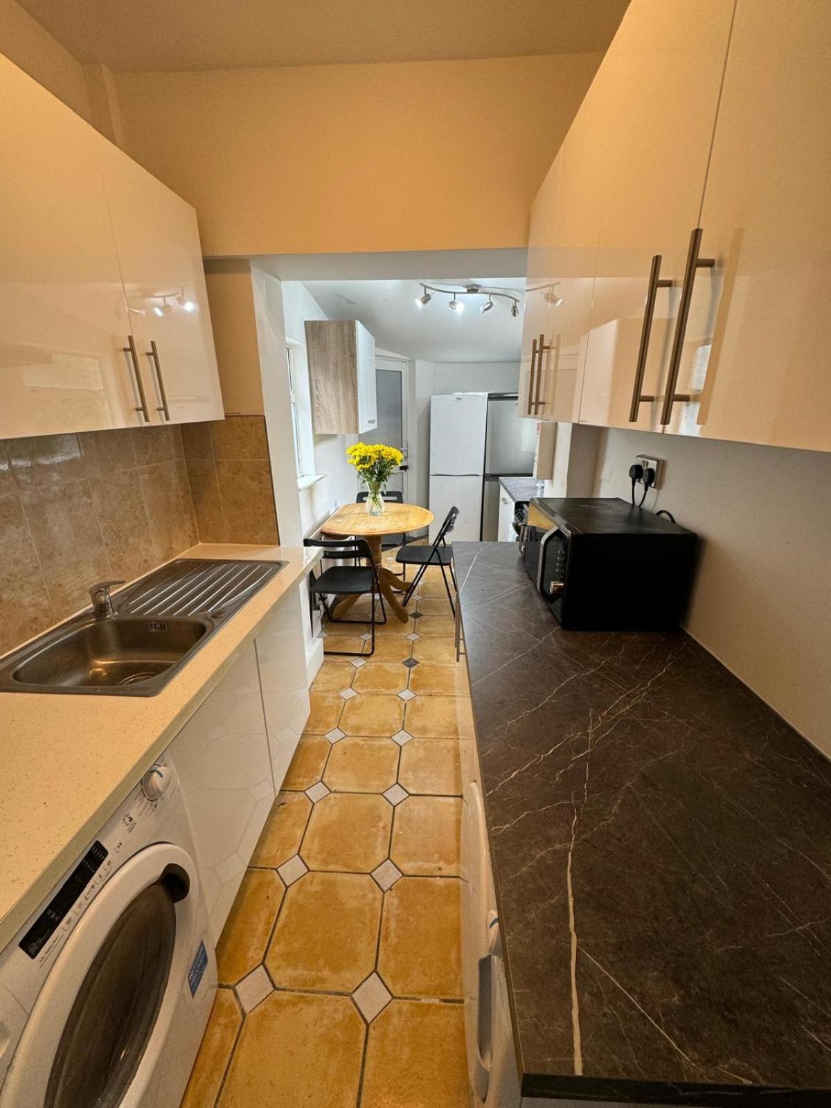 Nice Triple Room At 2 Iveragh Rd-7 Dublin Luaran gambar