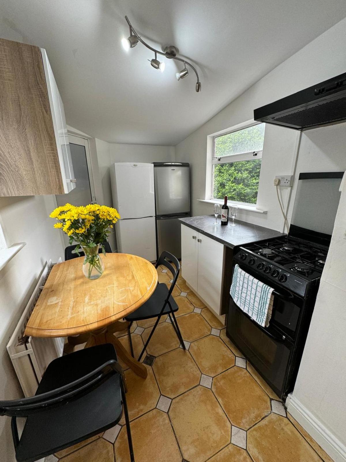 Nice Triple Room At 2 Iveragh Rd-7 Dublin Luaran gambar